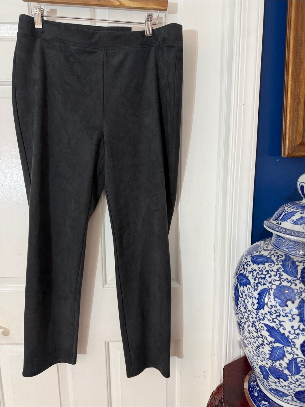 NWT Chico’s Gray Suede-Look Jeggings Pants Size 1.5 / US 10 Stretch Pull-On